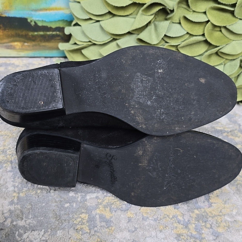 Seychelles Elegant Black Suede Ankle Boots - Picture 11 of 15